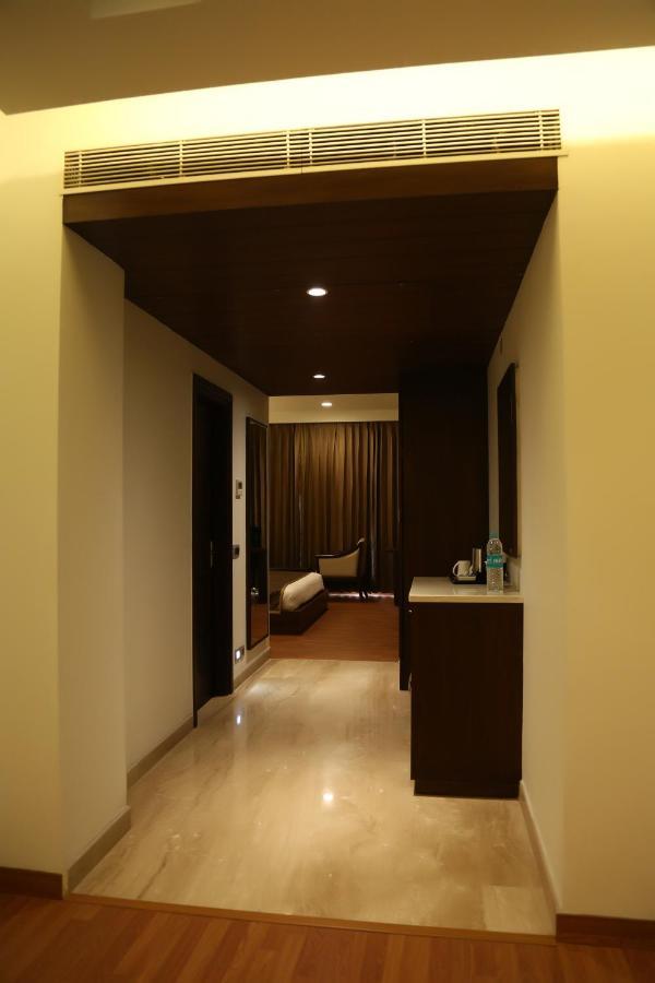 Hotel Imperia Suites Jalandhar Exterior foto