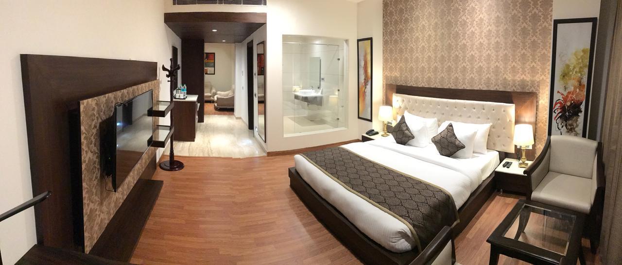 Hotel Imperia Suites Jalandhar Exterior foto